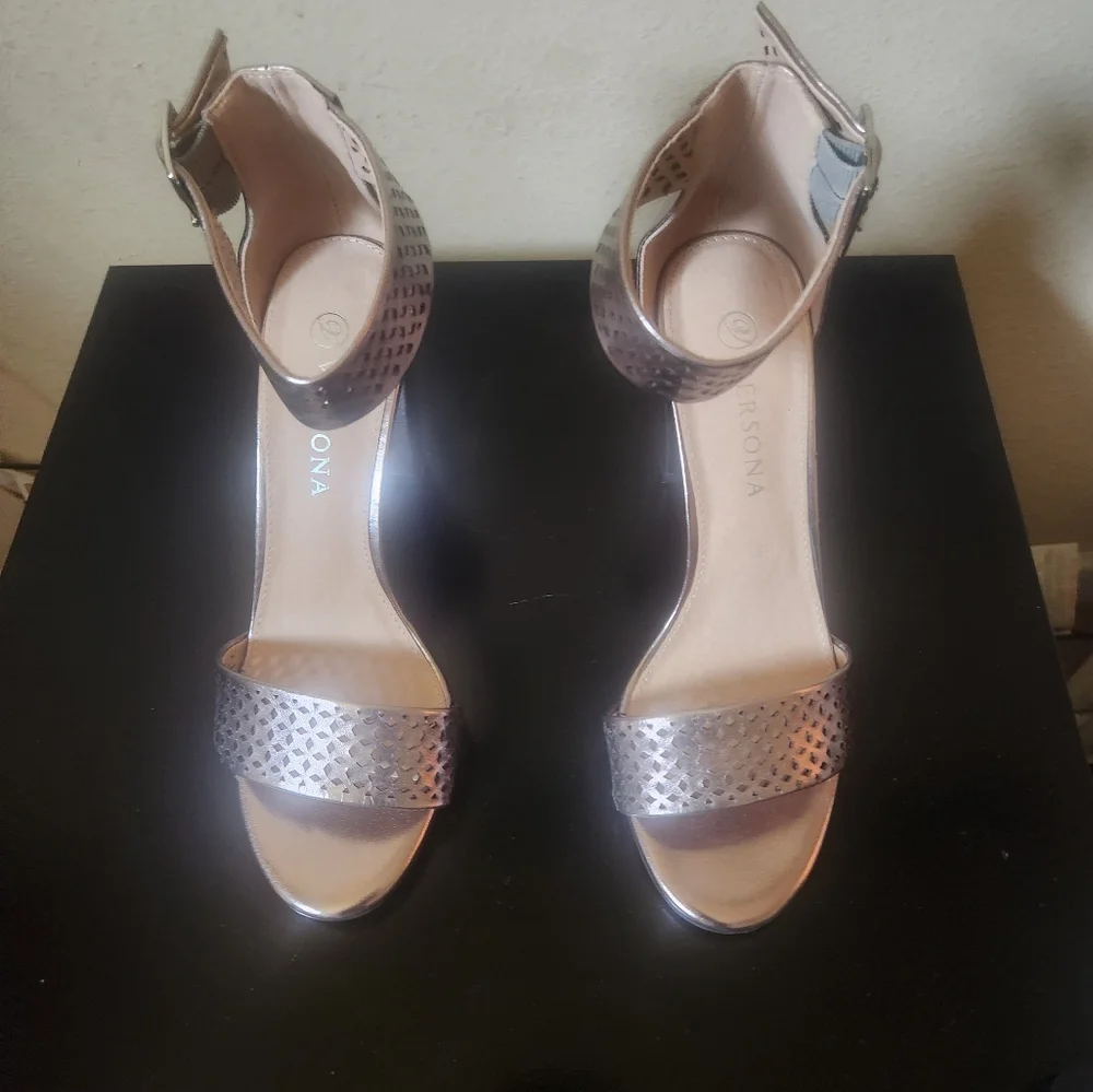 Shoes - Picture 1 of 4